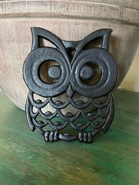 Vintage Black Cast Iron OWL Trivet